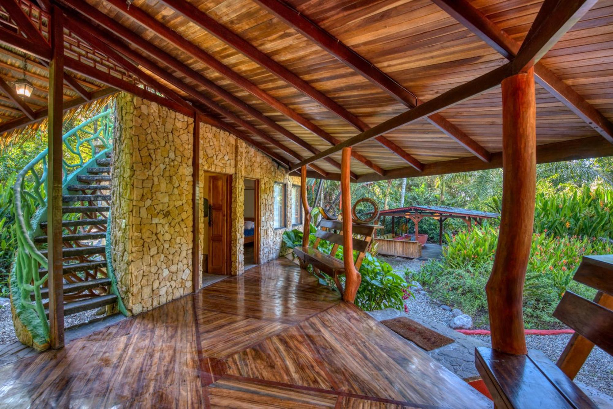 Tree House Beachfront Lodge Puerto Viejo de Talamanca Bagian luar foto